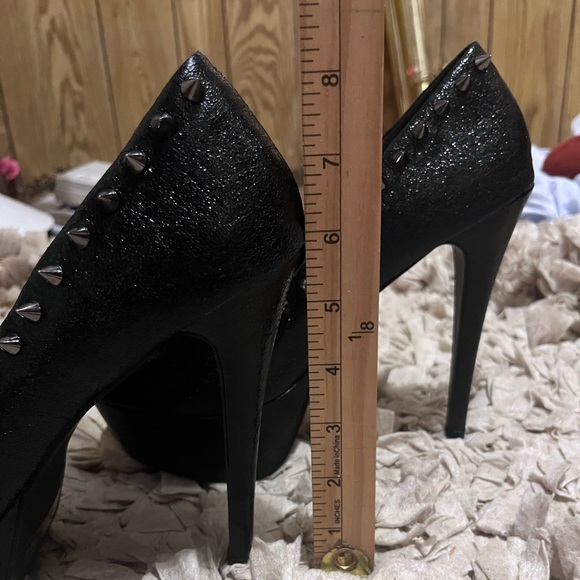 Herstyle black heels size 11 fits like a 9 - Picture 4 of 5